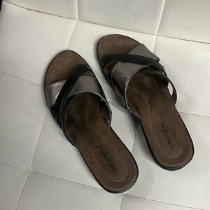 Women’s black and silver size 7 slip on Naturalizer sandal